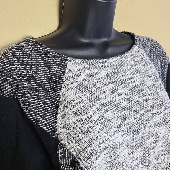 Chloe K. Oversized Sweater   - Picture 2 of 7